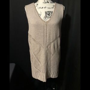 💕NWT Simply Noelle Beige soft knit sweater tank.
